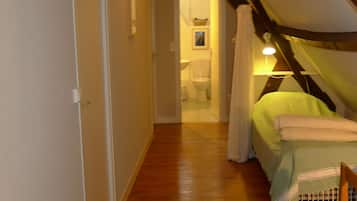 3 slaapkamers, een bureau, een strijkplank/strijkijzer, gratis wifi