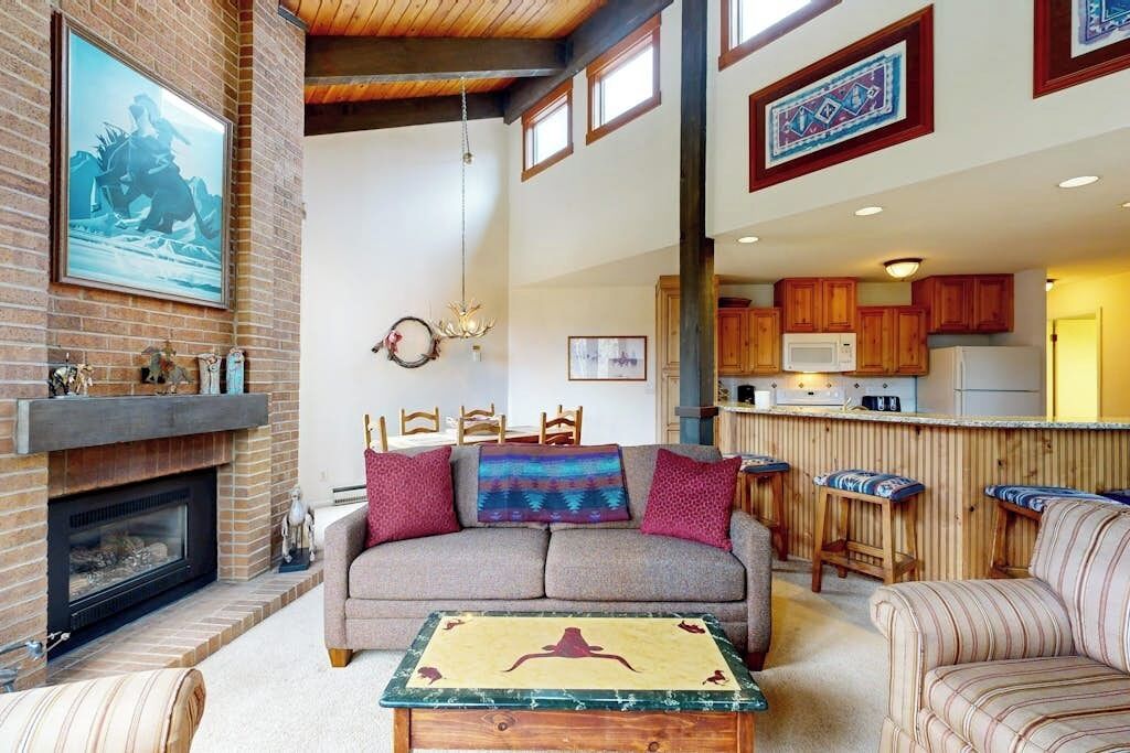 TV, fireplace, DVD player, streaming services