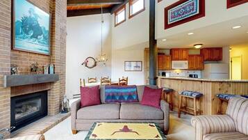 TV, fireplace, DVD player, streaming services