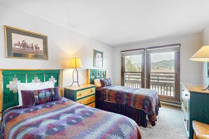 2 bedrooms, iron/ironing board, free Internet, bed sheets