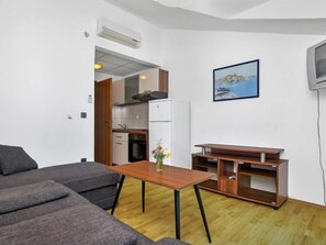 TV - Apartment Rubin by Interhome (Hvar/Pokrivenik)
