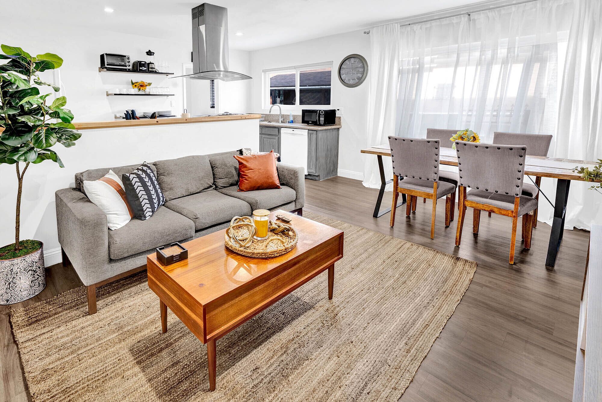 Modern Oasis in the center of LA