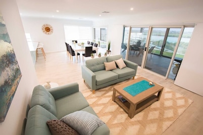 'Serenity' and sweeping Murray River views
