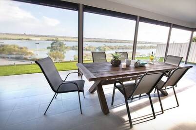 'Serenity' and sweeping Murray River views