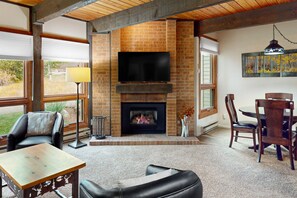 Televisio, takka, DVD-soitin