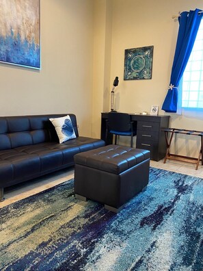 Smart TV, video games, stereo - Large private villa with a pool and jacuzzi, close to the beach (Playas Villamil)