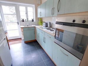 Ferienhaus | Eigene Küche | Kühlschrank, Mikrowelle, Ofen