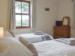 2 bedrooms, free WiFi, bed sheets - 2 bedroom accommodation in Llechryd, near Cardigan (Llechryd, near Cardigan)