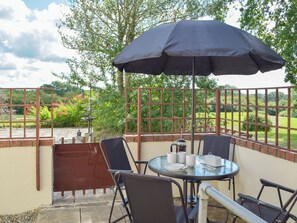 Outdoor dining - 2 bedroom accommodation in Llechryd, near Cardigan (Llechryd, near Cardigan)