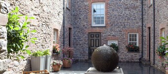 2 bedroom accommodation in Llansteffan