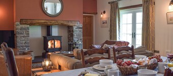2 bedroom accommodation in Llansteffan