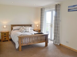 3 bedrooms, free WiFi, bed sheets