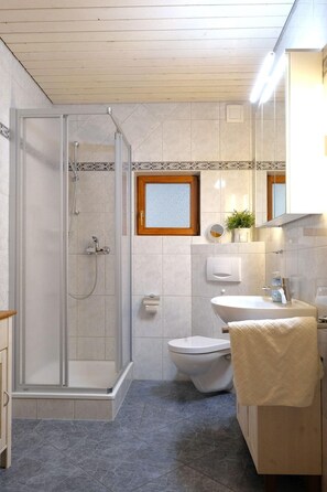 Ferienhaus (Ferienwohnung Bührke) | Badezimmer