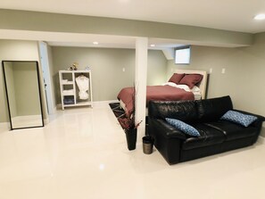 Iron/ironing board, WiFi, bed sheets - 3 Min walk to train station - 45 Mins to World Trade Center by train.  (Bayonne)