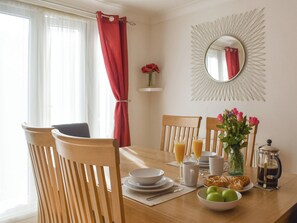 Dining - 3 bedroom accommodation in Westward Ho! (Westward Ho!)