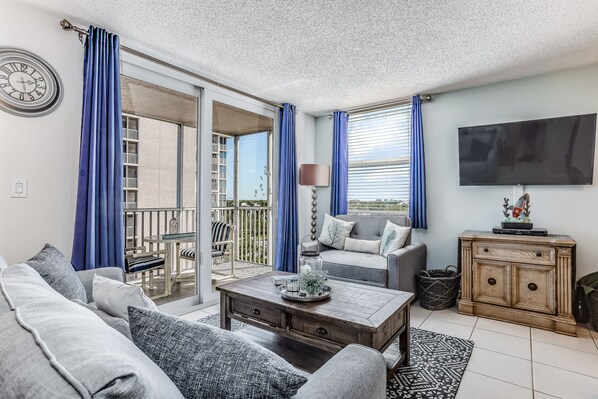 テレビ、DVD プレーヤー、書庫