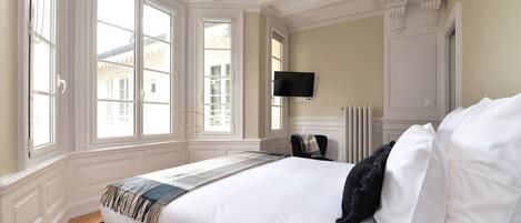 3 bedrooms, iron/ironing board, travel cot, free WiFi