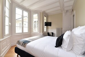 3 habitaciones, tabla de planchar con plancha y cuna de viaje 