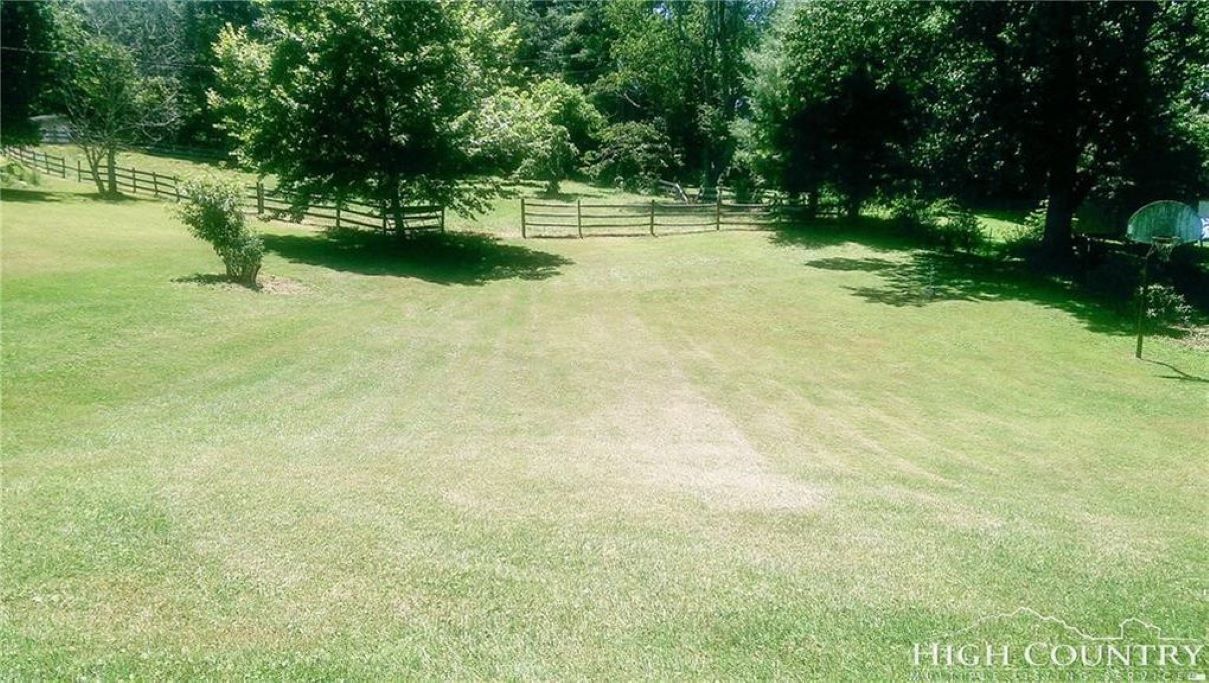 Horse Friendly Setting , Convenient to Old Beau Golfing & the Blue Ridge Pwy