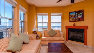 TV de tela plana, lareira, Netflix, serviços de streaming