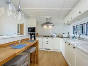 Dishwasher, cookware/dishes/utensils, freezer - 2 bedroom accommodation in Corton, near Lowestoft (Corton, near Lowestoft)