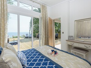 Unclassified image, 3 of 22, button - 2 bedroom accommodation in Corton, near Lowestoft (Corton, near Lowestoft)
