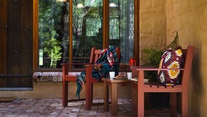 Terrace/patio - Gumtree Spring - Fantastic Group Accommodation for up to 18! (DAYLESFORD)