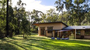 Exterior - Gumtree Spring - Fantastic Group Accommodation for up to 18! (DAYLESFORD)