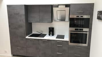 Kühlschrank, Mikrowelle, Ofen, Herdplatte
