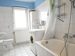 Apartment | Badezimmer | Badewanne