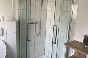 Bungalow | Bathroom | Towels - Elementary Bungalow in Damshagen With Football (Damshagen)