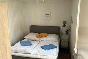 Bungalow | 2 bedrooms, individually furnished, bed sheets - Elementary Bungalow in Damshagen With Football (Damshagen)