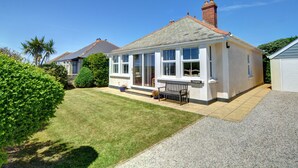 Exterior - Cozy Holiday Home With Fireplace at Saint Merryn Cornwall (Padstow)