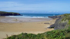 Beach - Cozy Holiday Home With Fireplace at Saint Merryn Cornwall (Padstow)