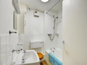Apartment | Bathroom | Combined shower/tub, towels - Welcoming Apartment With Terrace in St. Ives, Near the Beach (St Ives)