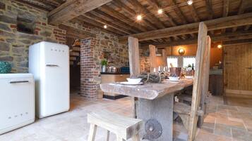 Cottage | Private kitchen | Microwave