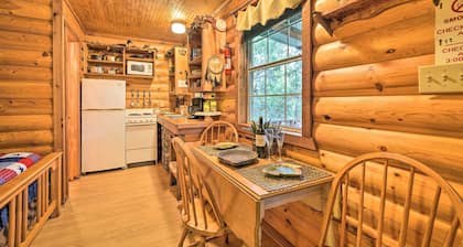 'Cedar Falls Cabin 4': Nestled by Honey Creek
