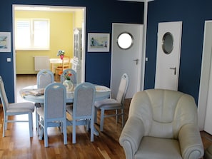 House | Dining - Modern Holiday Home Near Sea in Neuhaus (Ostseebad Dierhagen)