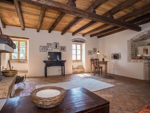 Living room | Fireplace