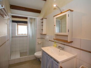 Bathroom | Shower, hair dryer, towels