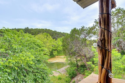 'Cedar Falls Cabin 5': 1/2 Mile to Turner Falls