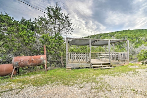'Cedar Falls Cabin 5': 1/2 Mile to Turner Falls