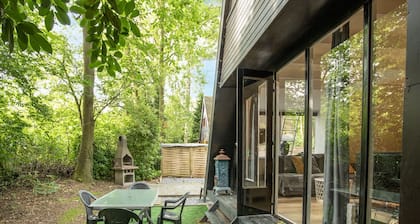 Lanaken Lakeside Cabin Stay