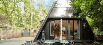 Lanaken Lakeside Cabin Stay