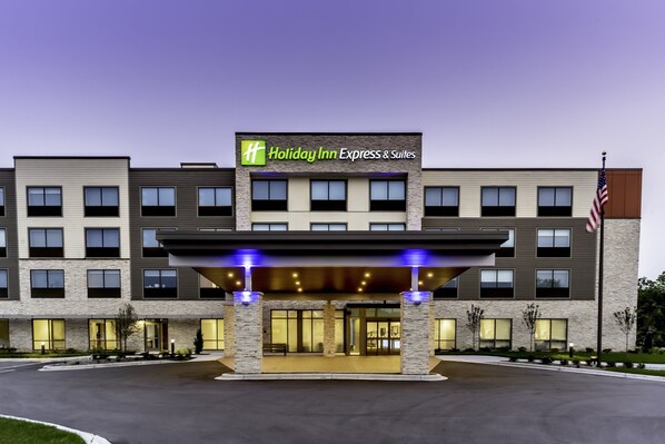 Exterior - Holiday Inn Express Milwaukee West Allis by IHG (Milwaukee)