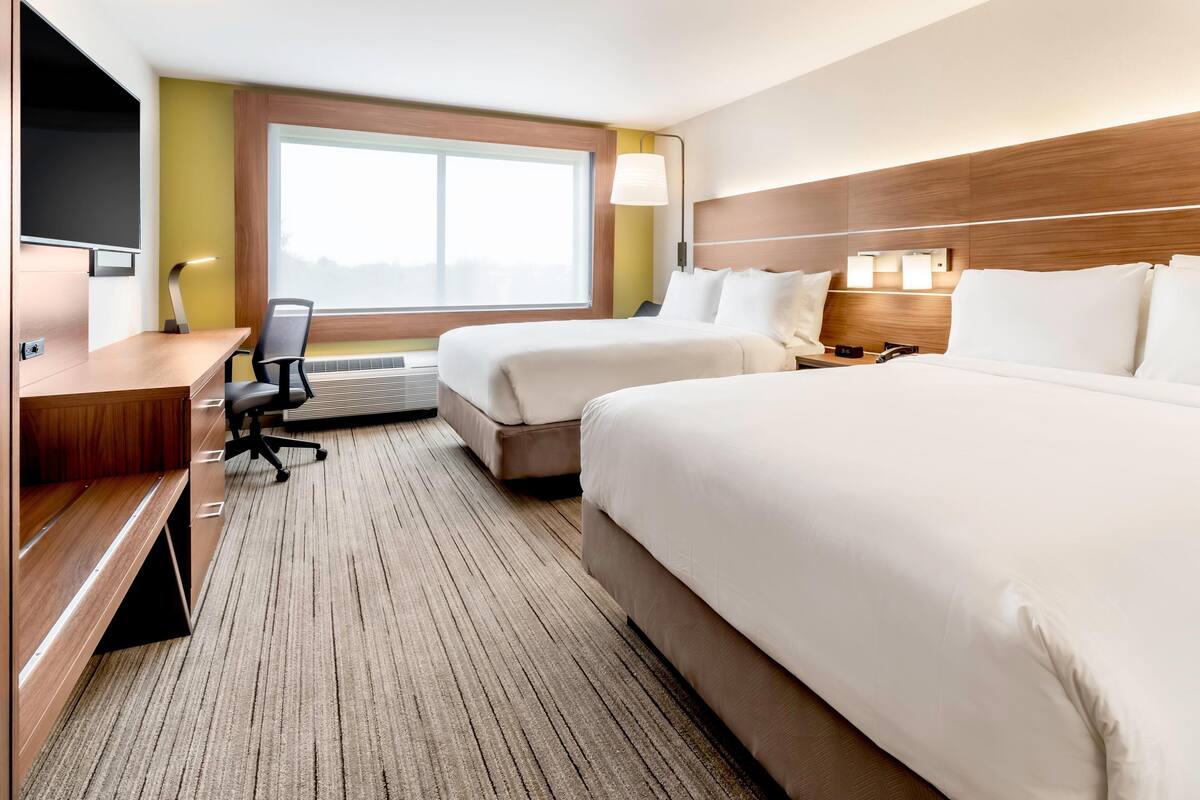 In-room safe, desk, laptop workspace, blackout curtains