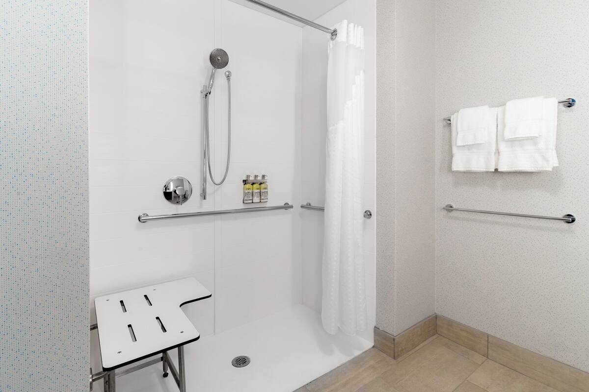 Standard Room, 1 King Bed, Roll-in Shower (Roll-In Shower) | In-room safe, desk, laptop workspace, blackout drapes