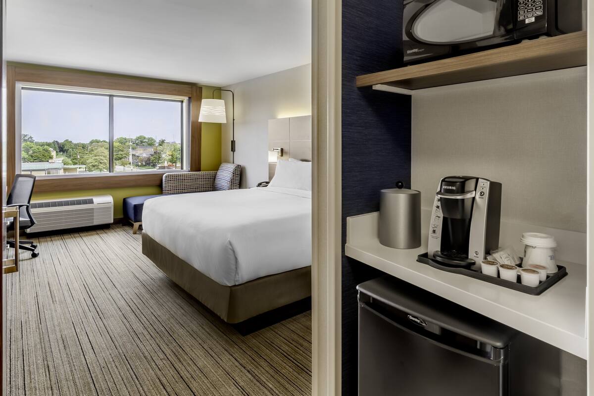 In-room safe, desk, laptop workspace, blackout curtains
