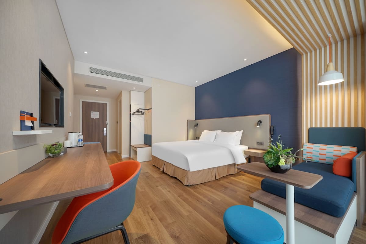 Standard Room, 1 King Bed (Extra Floor Space)