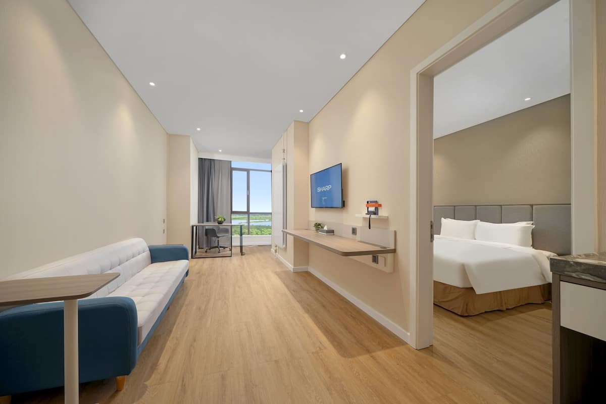 Suite, 1 King Bed (Additional Living Area)